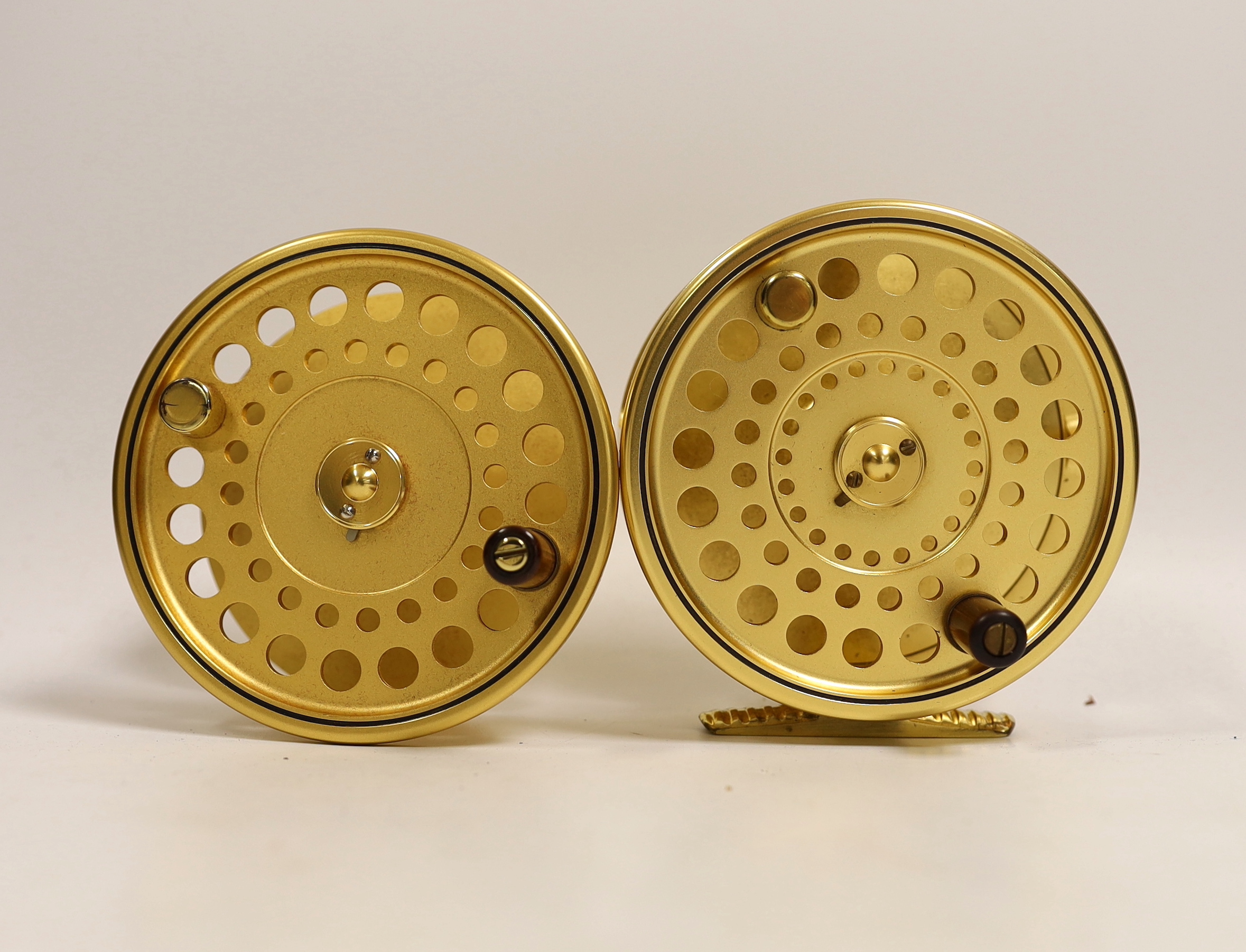 A House of Hardy Sovereign 11/12 centre pin fly reel Serial Number 084 with spare spool, reel in sheepskin lined soft case (2)